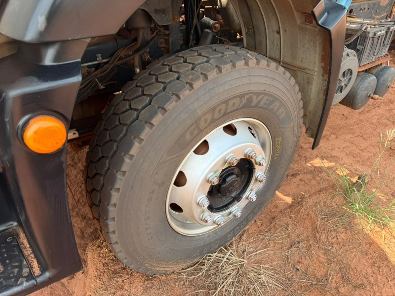 CAMINHÃO TRANSBORDO VW 31.320 CNC 6X4 — foto 7 de 13